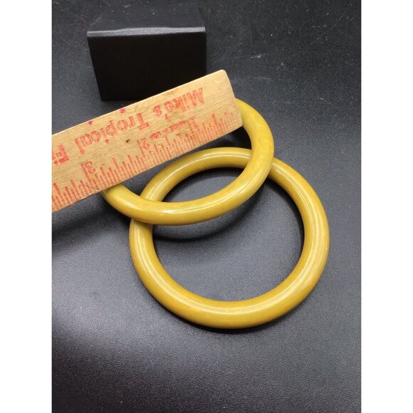 Vintage Stack Bracelets Bakelite Bangles Pair of Yellow Green Early Plastic Thin - Picture 5 of 6